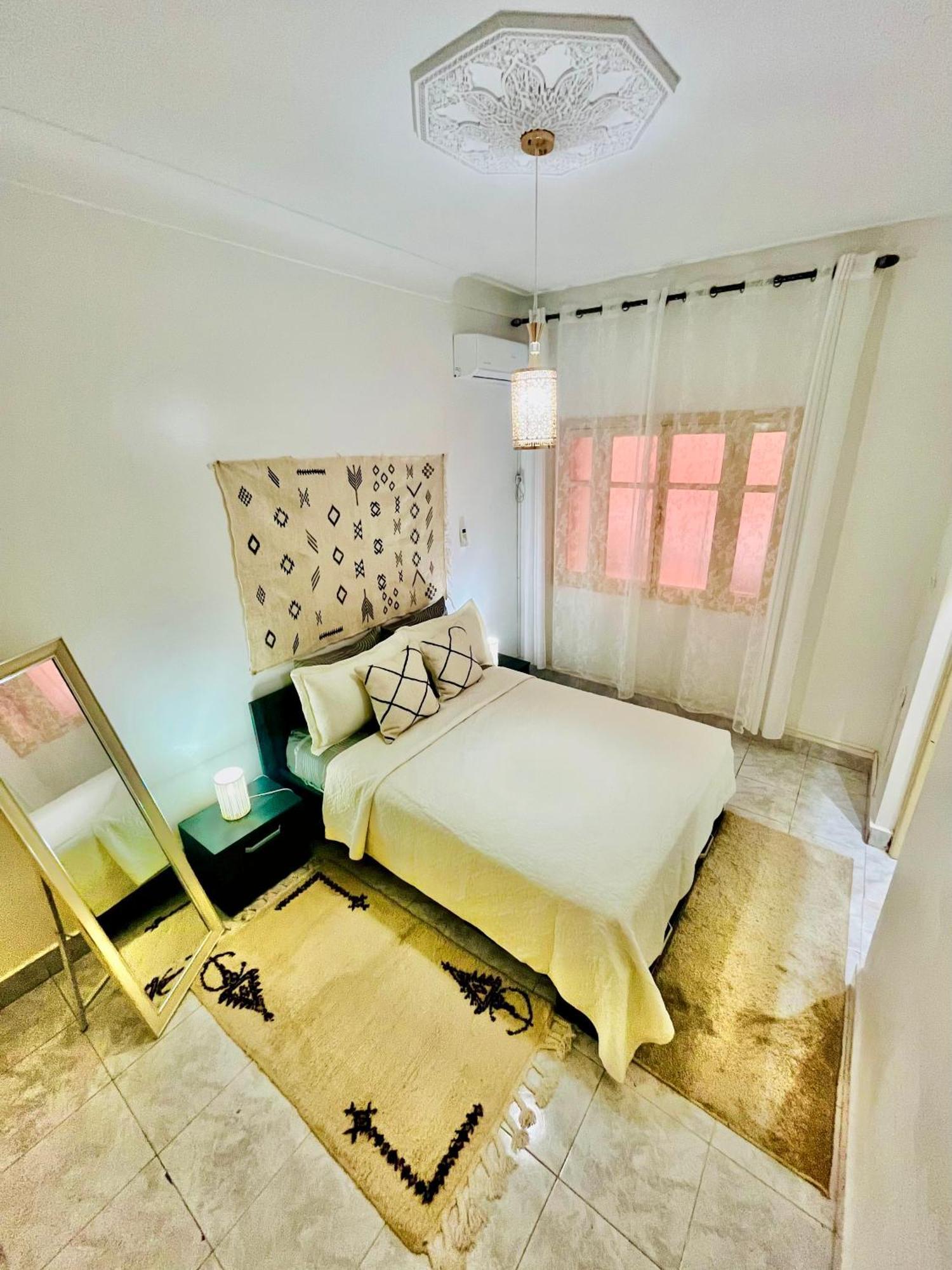 Apartment With Ac, Patio And Rooftop Appartement Climatise Avec Patio Et Toit Terrasse Marrakesh Ngoại thất bức ảnh